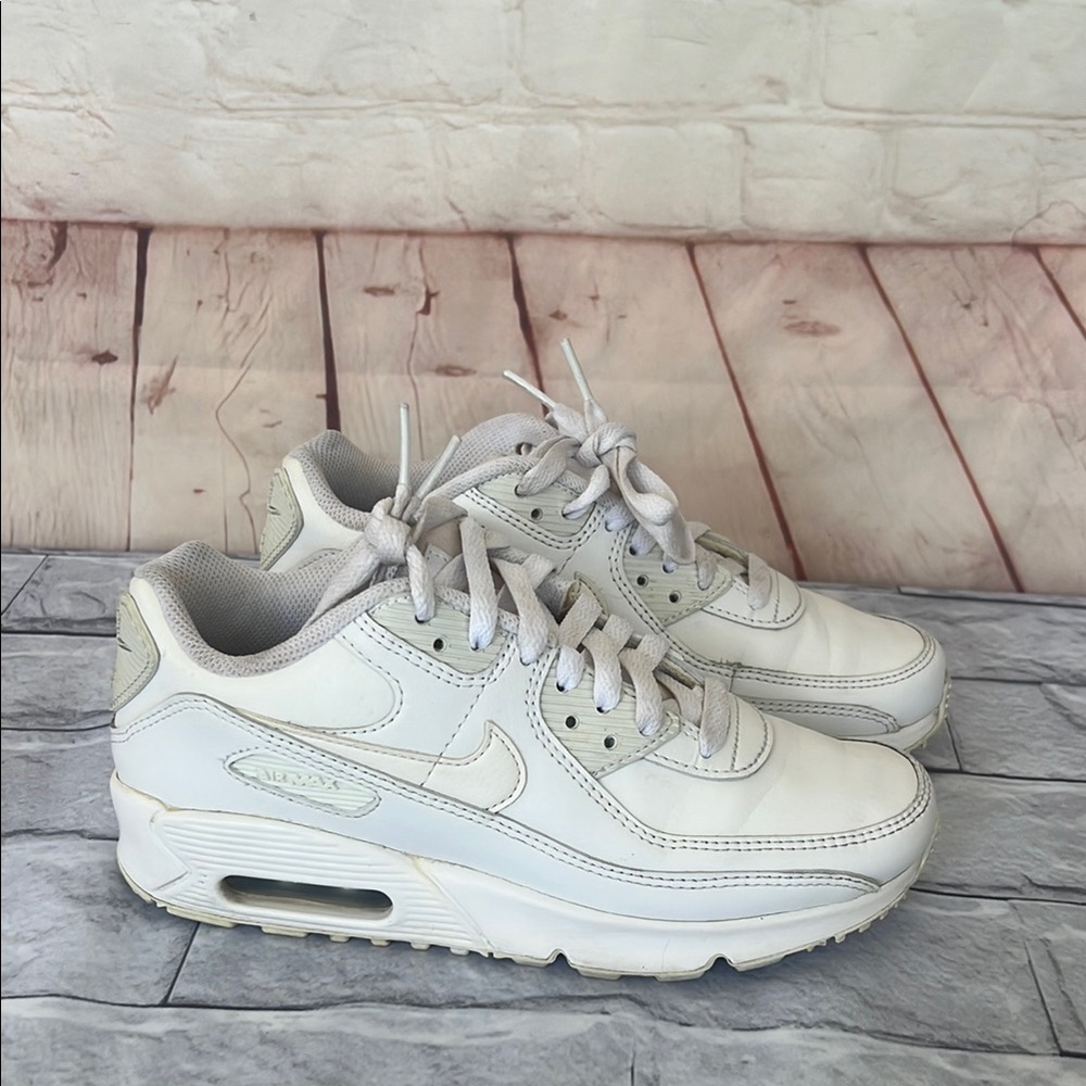 NIKE AIRMAX 90’s triple white kicks sneakers size 4Y